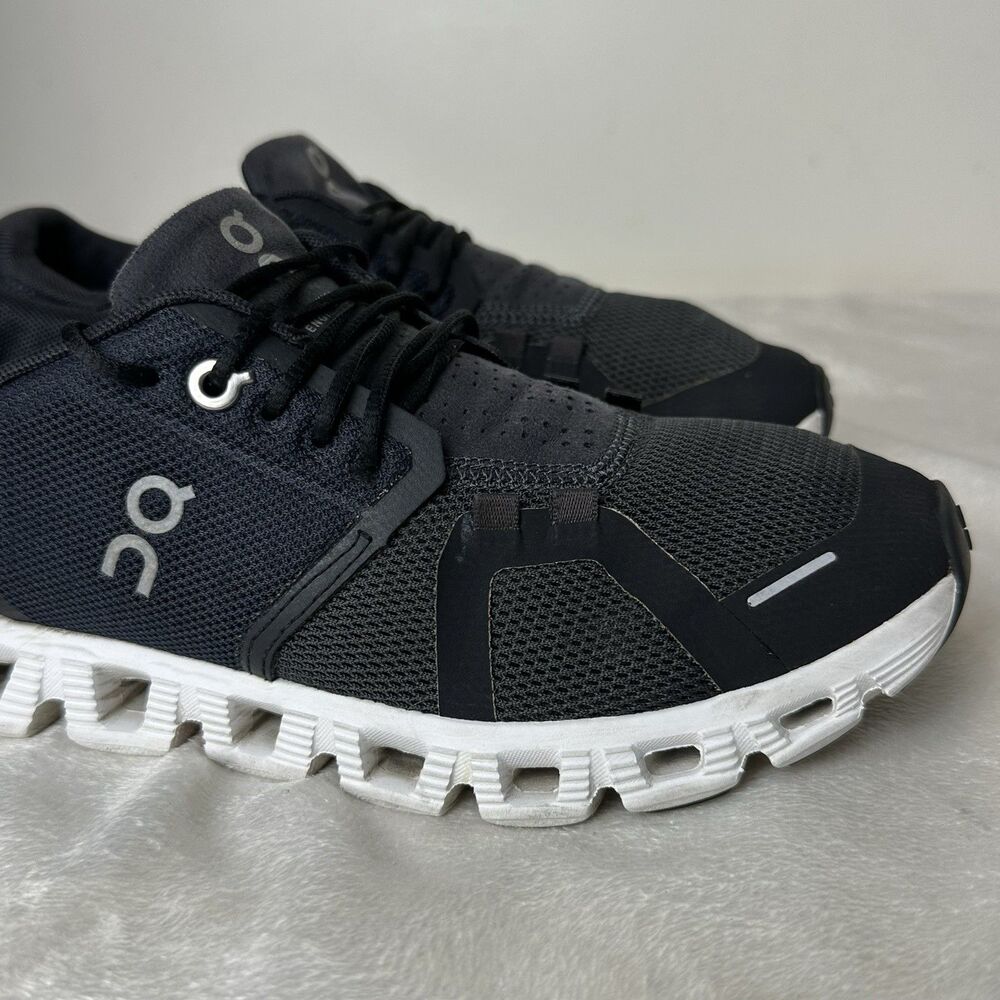 On Cloud 6 Sneakers Black White Womens 7 Running Athleisure Minimalist Comfort - Picture 4 of 16